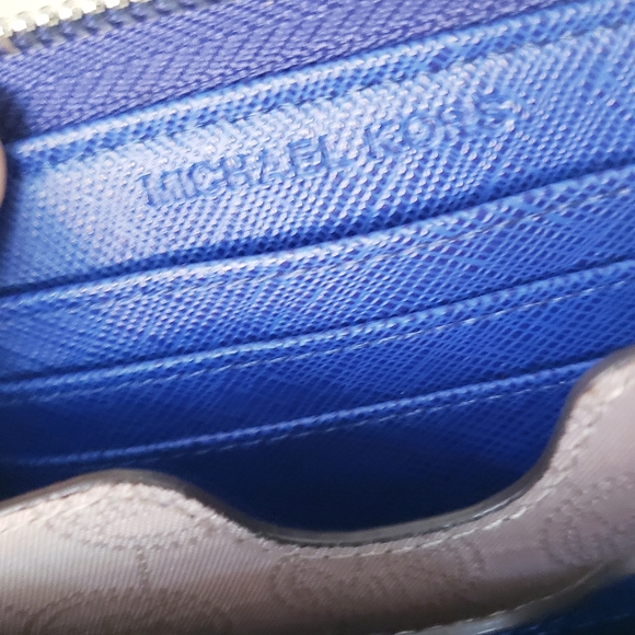 Michael Kors Essential Zip Wallet O/S - Picture 9 of 15